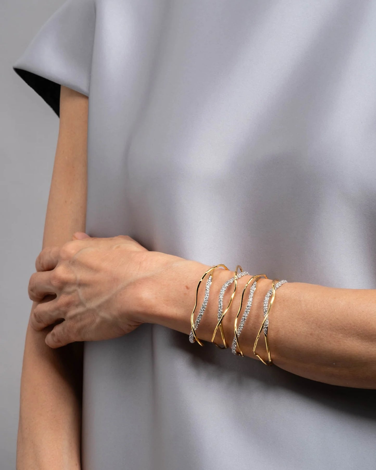 Solanales Gold Crystal Intertwined Cuff Bracelet